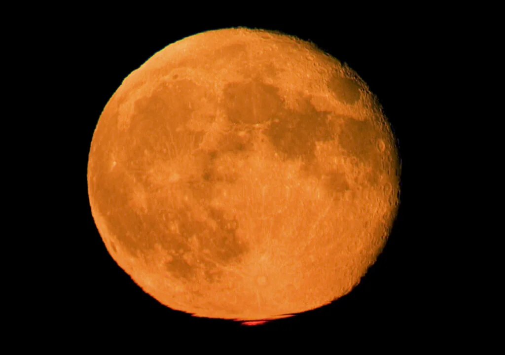 Lua alaranjada