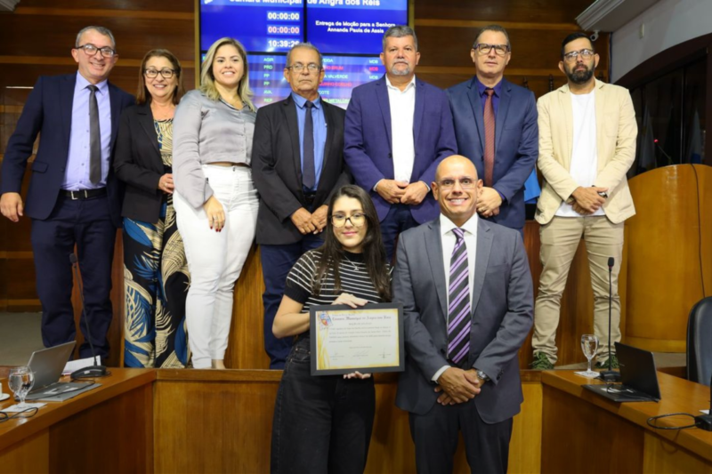 Nanda recebeu a moção de aplausos na câmara dos vereadores de Angra dos Reis