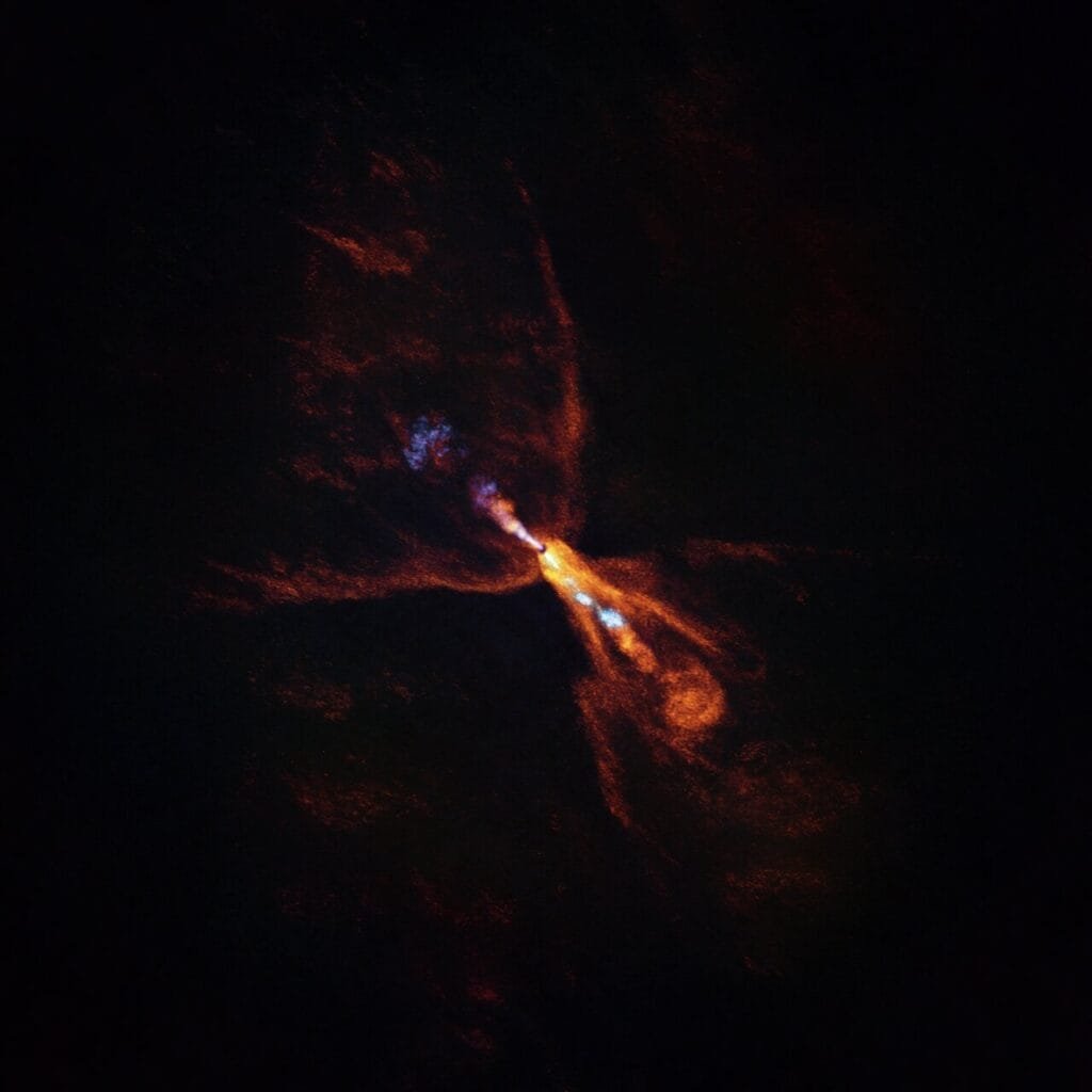 Imagem captada por telescópios mostrando o disco de poeira e gás ao redor da jovem estrela HOPS-315