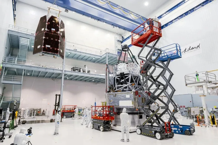 Telescópio Espacial Nancy Grace Roman da NASA em fase de construção.