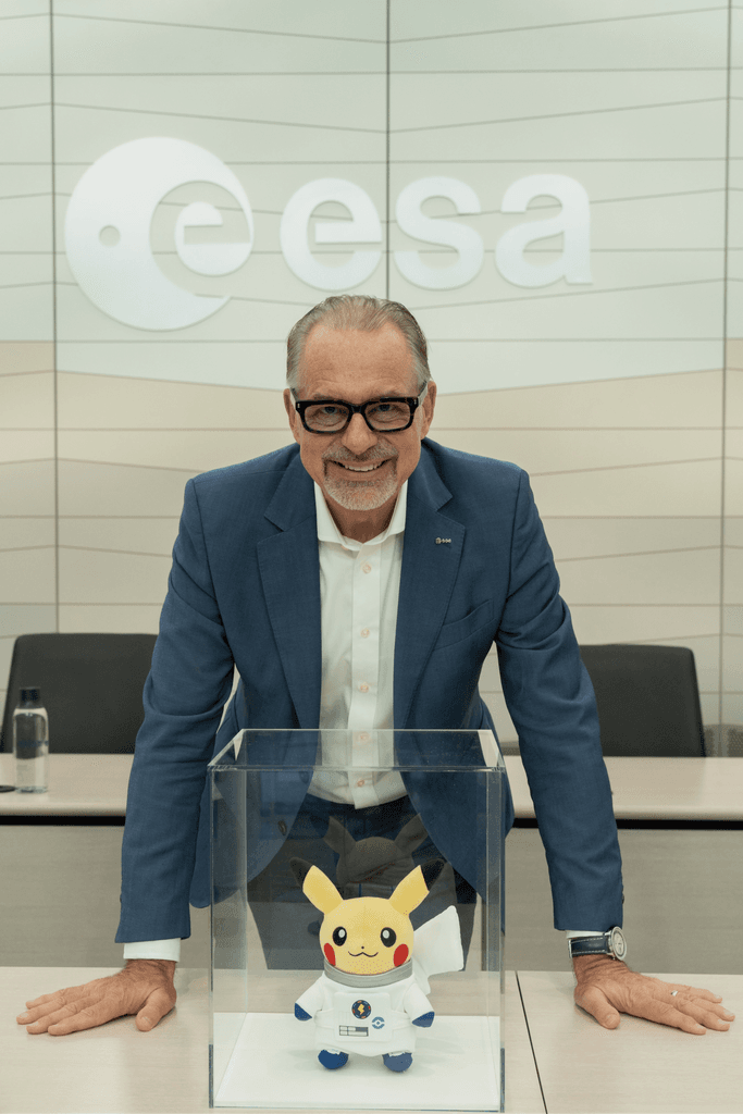 Josef Aschbacher, Diretor-Geral da ESA com o Pikachu